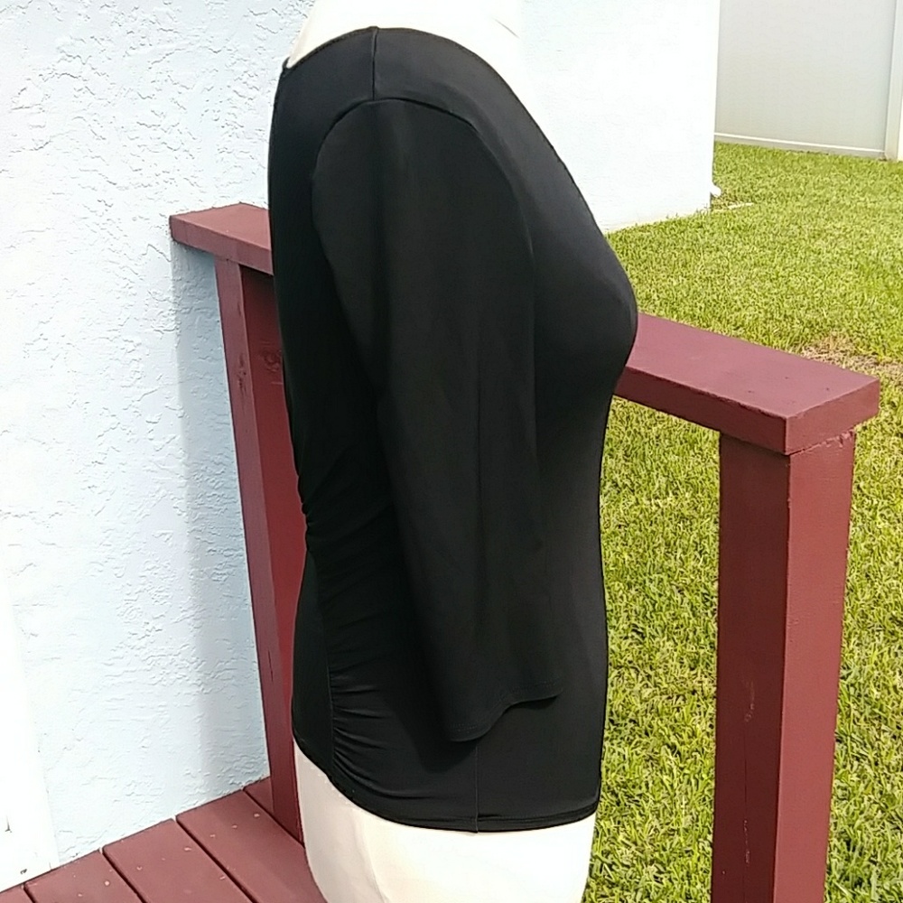 Parallel women's pullover top. - Picture 2 of 6